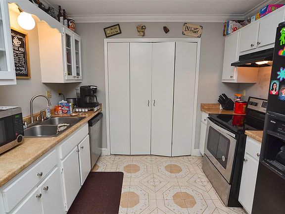 4th image of 2225 Bromley Ln