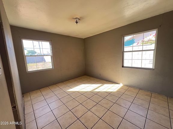 4th image of 434 N 17TH Drive