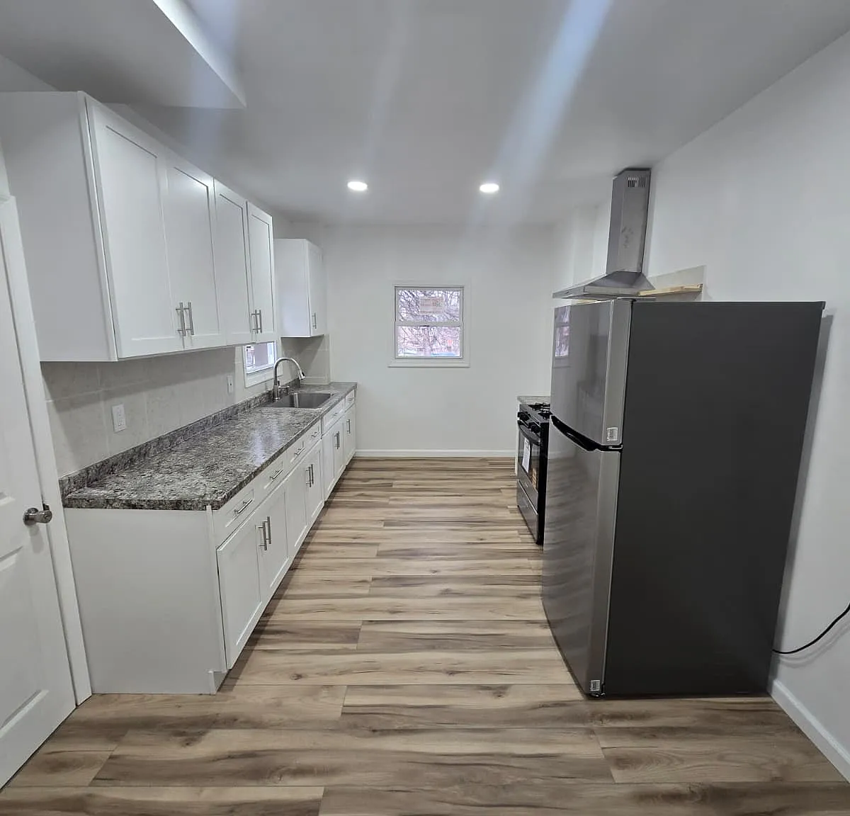 5 bed, 1.5 bath, 1854 sqft, $1,800 — Photo 4