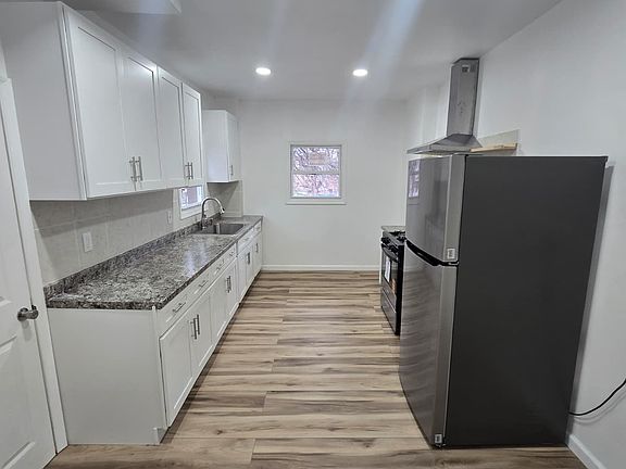 4th image of 1320 Howard St