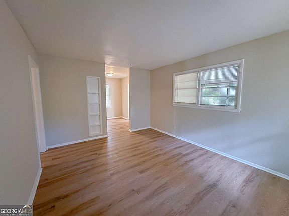 3rd image of 634 Currie Dr