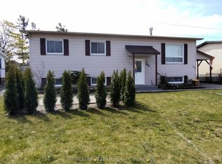 59 Woodwind Cres #B, Ottawa, ON K2S 1T8