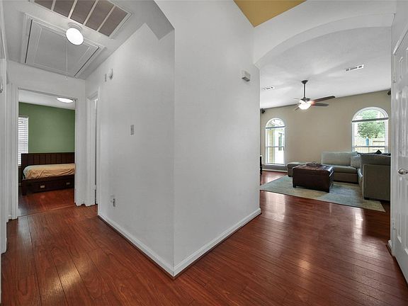 4th image of 11606 Meadowchase Dr