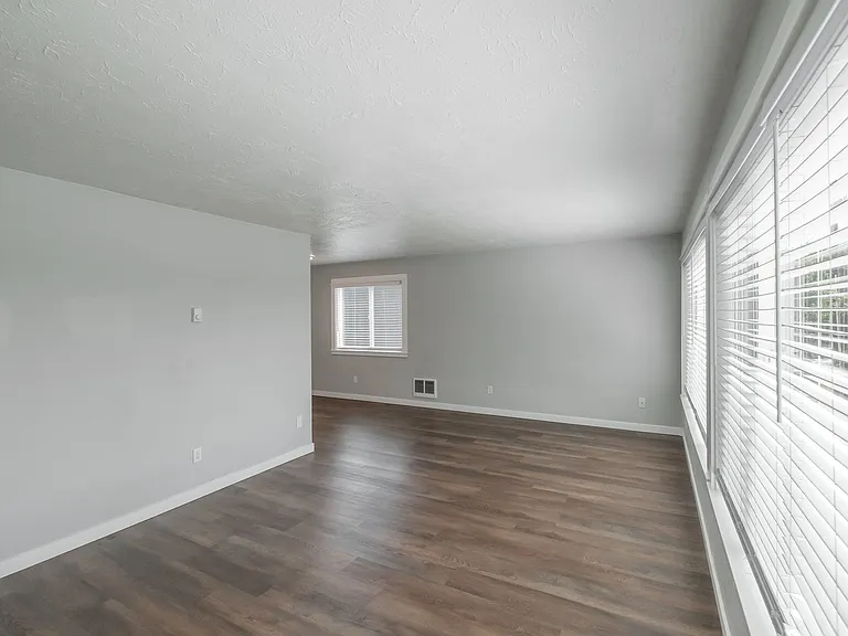 106-01 Sheridan Plaza — Photo 10