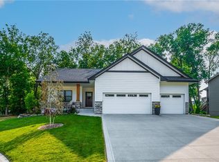 5785 Sunburst Dr, Pleasant Hill, IA 50327