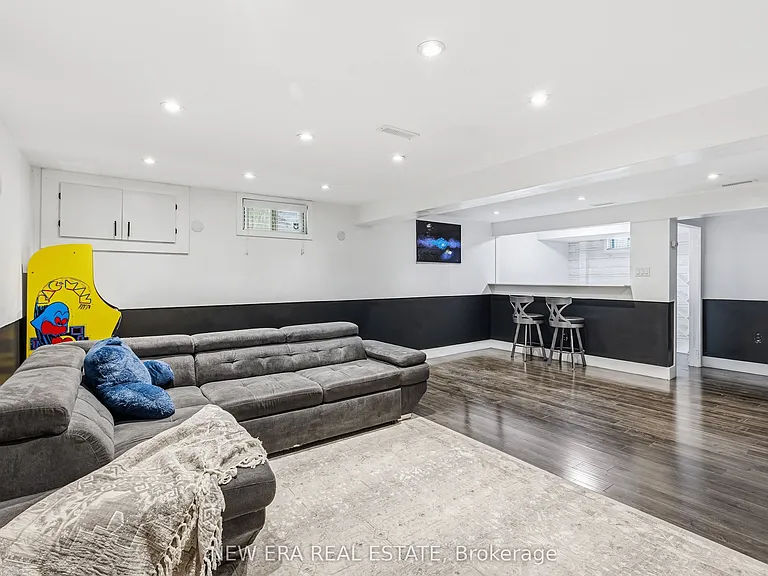 5 Shetland Cres — Photo 28