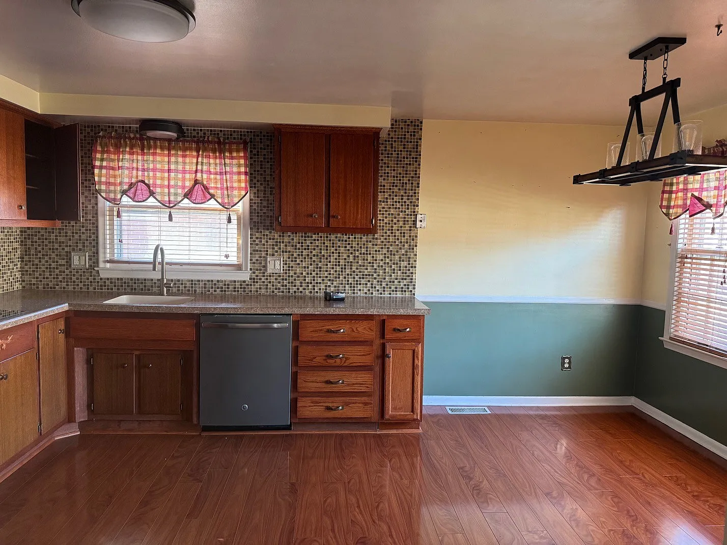 3 bed, 1671 sqft, $2,100 — Photo 3