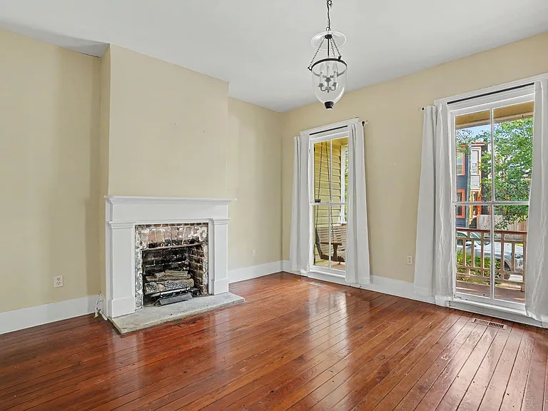 121 W Duffy St — Photo 9