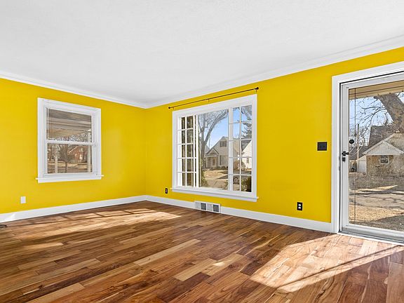 4th image of 1015 E Fairoaks Ave