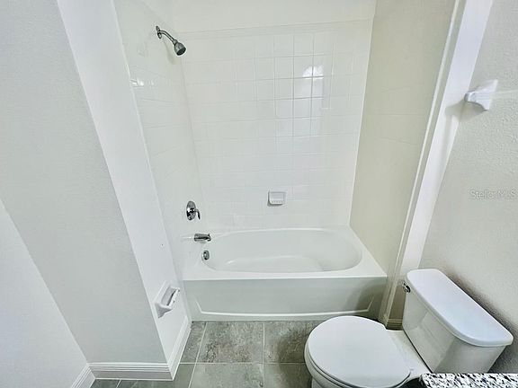 5th image of 682 Blackstone St