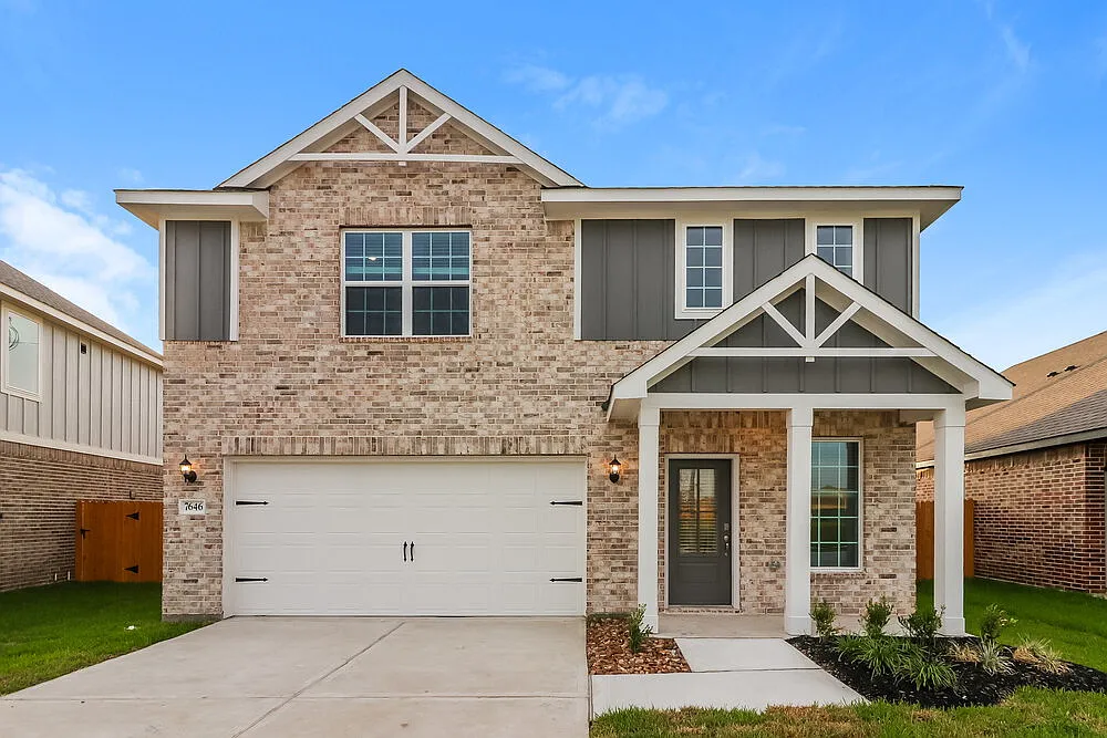 4 bed, 2.5 bath, 2339 sqft, $2,285 — Photo 1