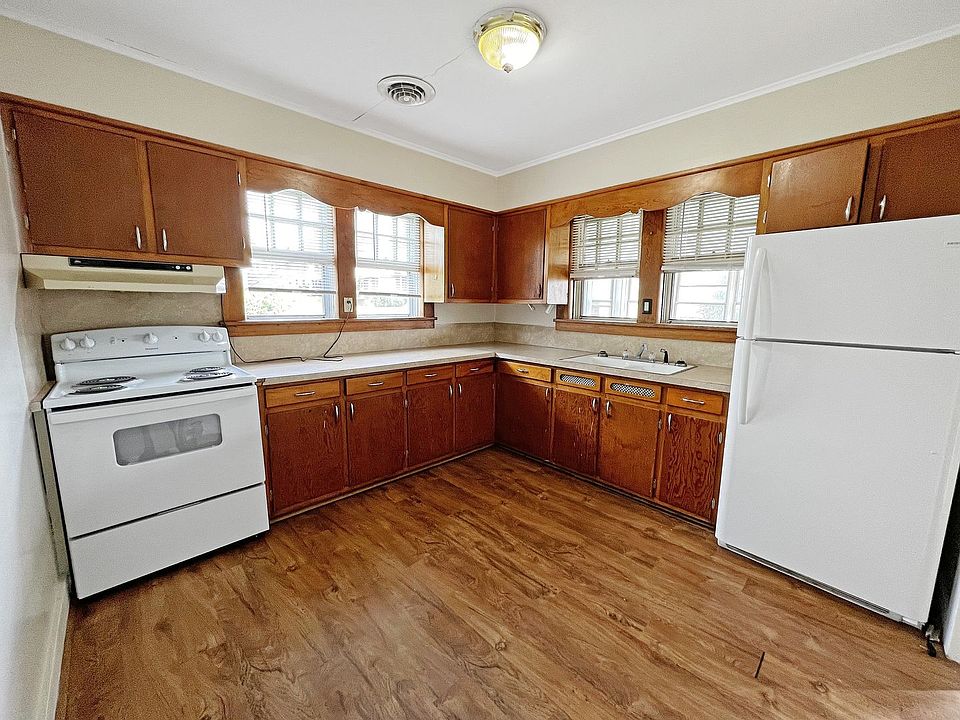 1st image of 209-211 Peach St #209