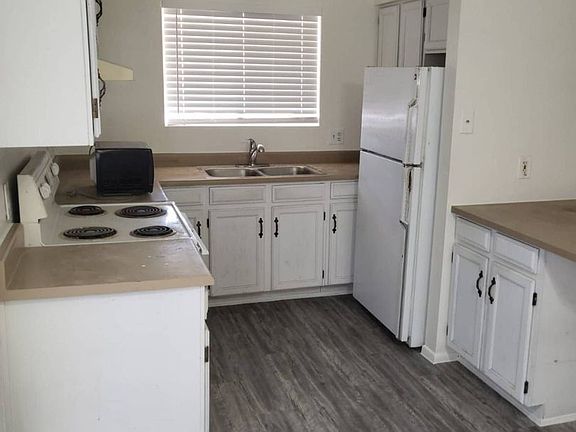 3rd image of 954 N Revere Unit 201