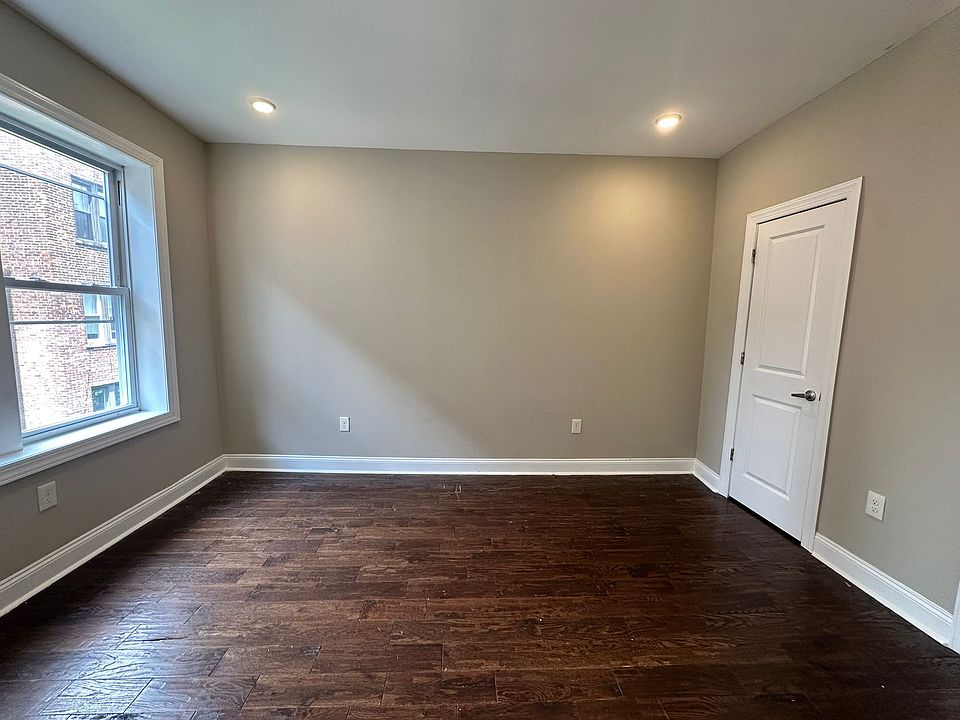 2nd image of 231 Bidwell Ave #33R