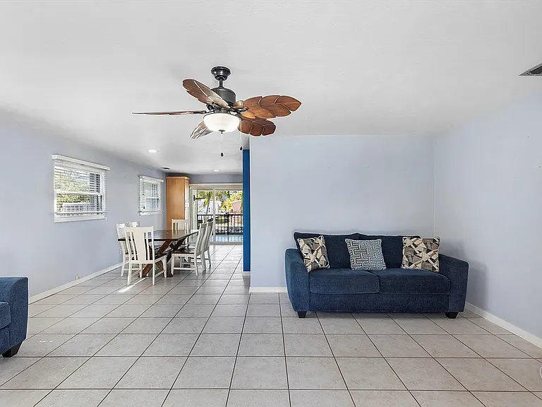 1634 Lantana Ln — Photo 1