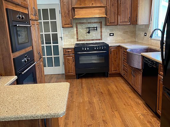 4th image of 205 Sandalwood Dr