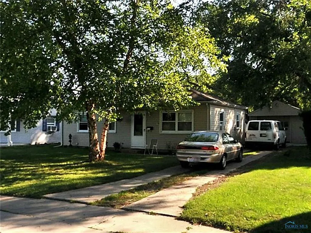 922 Michigan Ave photo 1