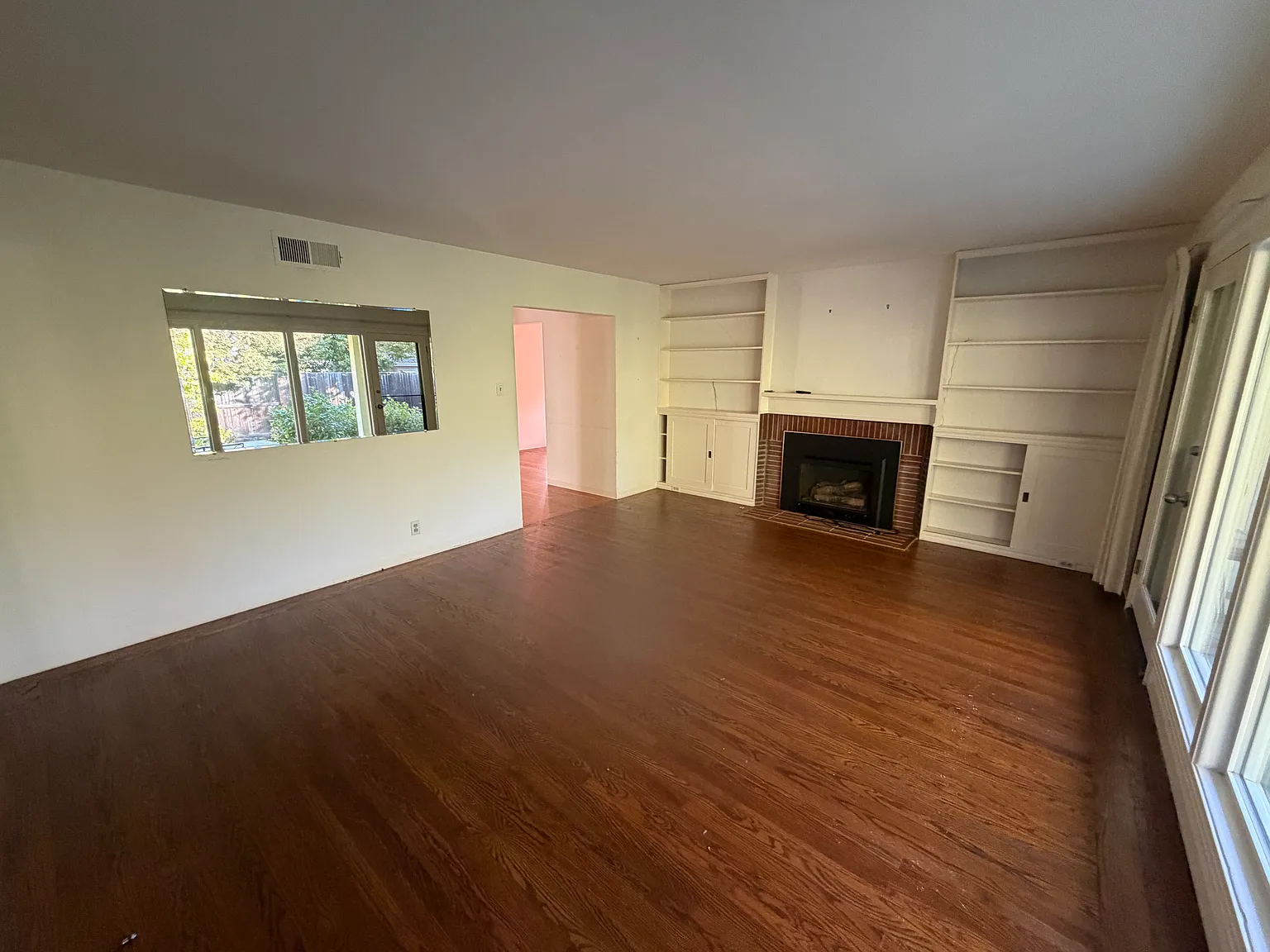 4 bed, 1250 sqft, $5,000 — Photo 2