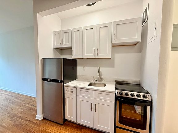 3rd image of 227 E 5th St APT 4FW