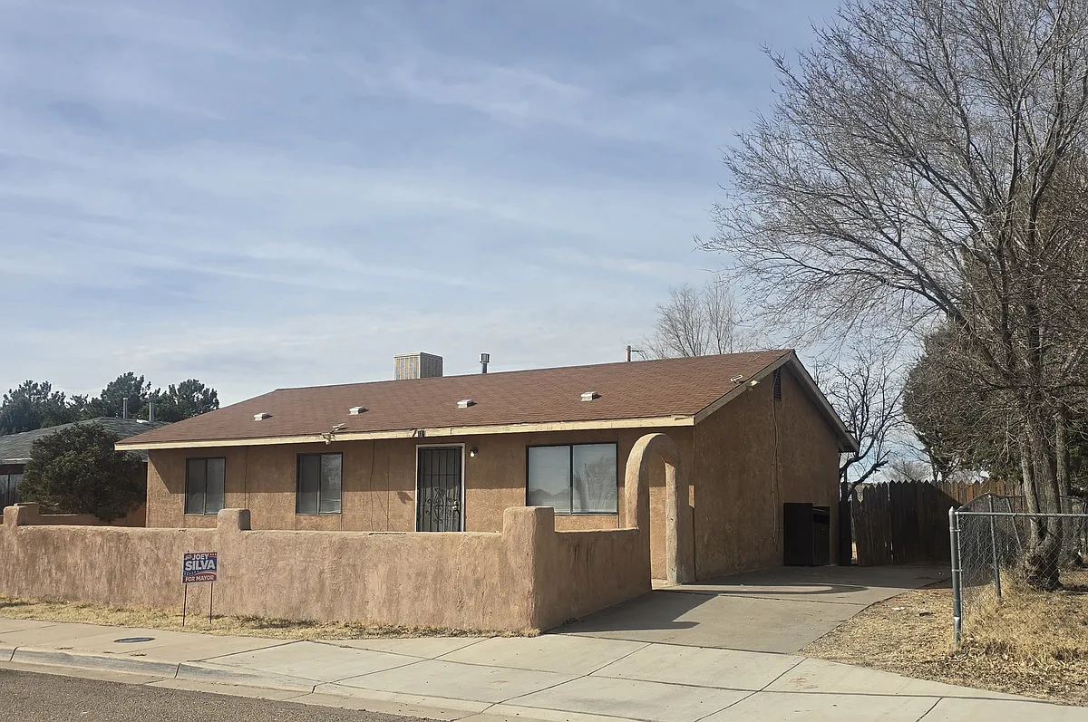 Building Photo - 409 River Rd