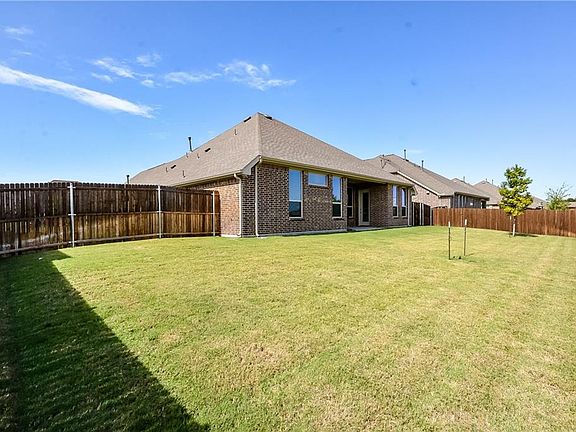 2nd image of 4806 Paradise Ln