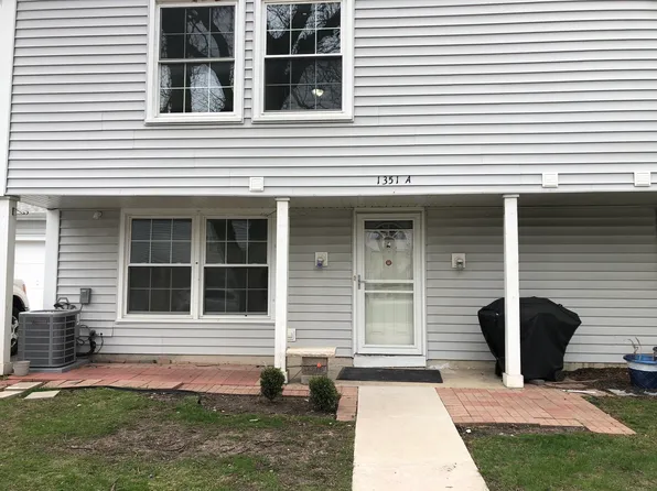 1351 N Glen Cir APT A, Aurora, IL 60506