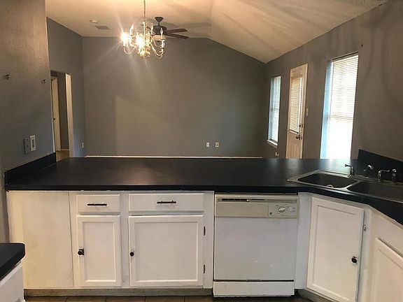 4th image of 1015 W Clarendon Dr