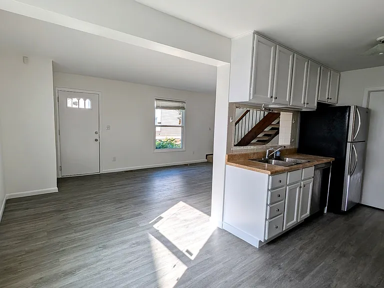 233 Sunset Ct #233 — Photo 3