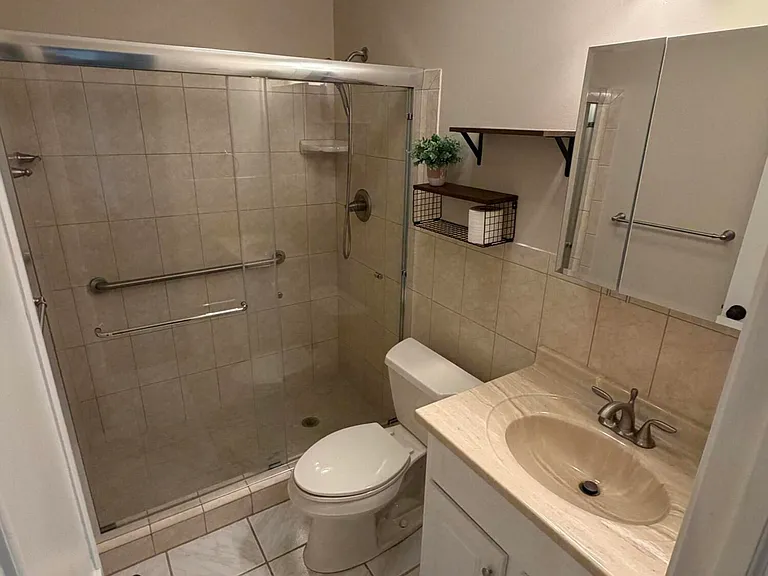 2210 NE 67th St #1230 — Photo 7