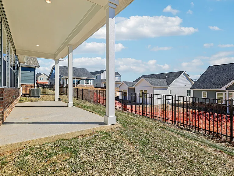 Chartwell Commons at Beechcroft — Photo 11