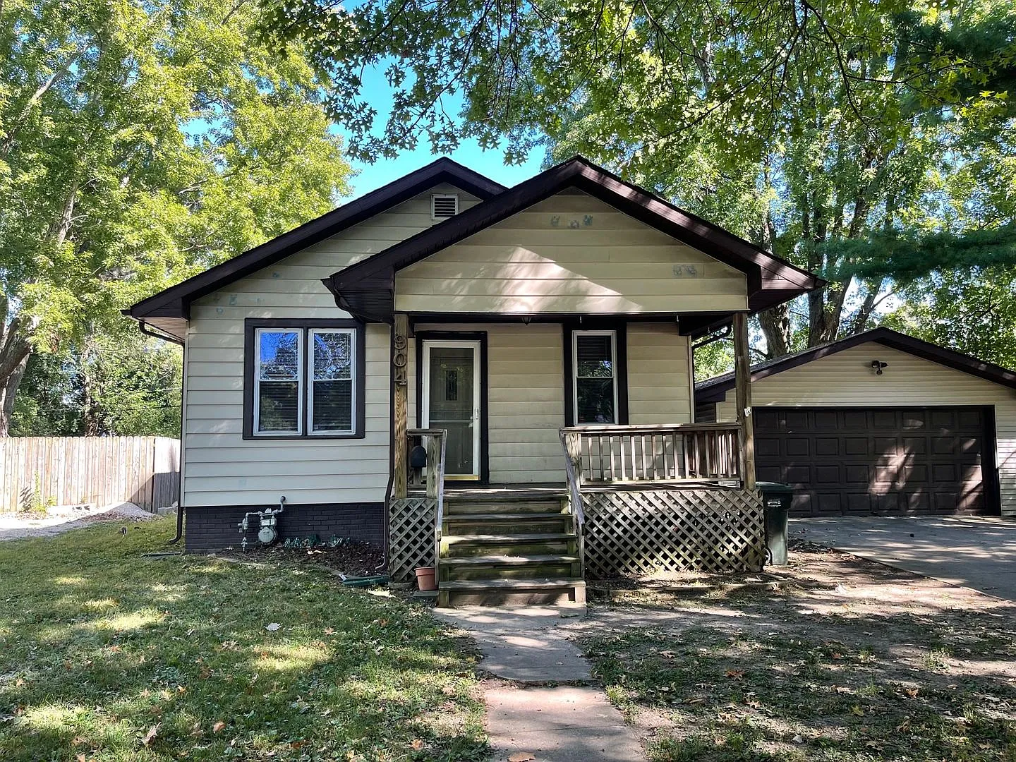 904 N Busey Ave. Urbana, IL — Photo 1
