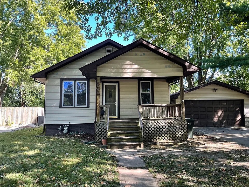 904 N Busey Ave