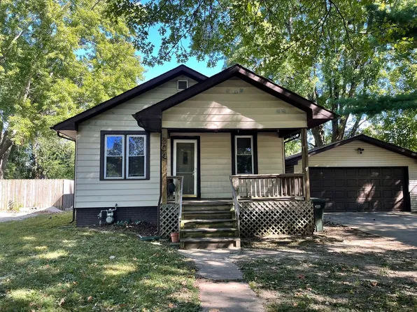 904 N Busey Ave, Urbana, IL 61801