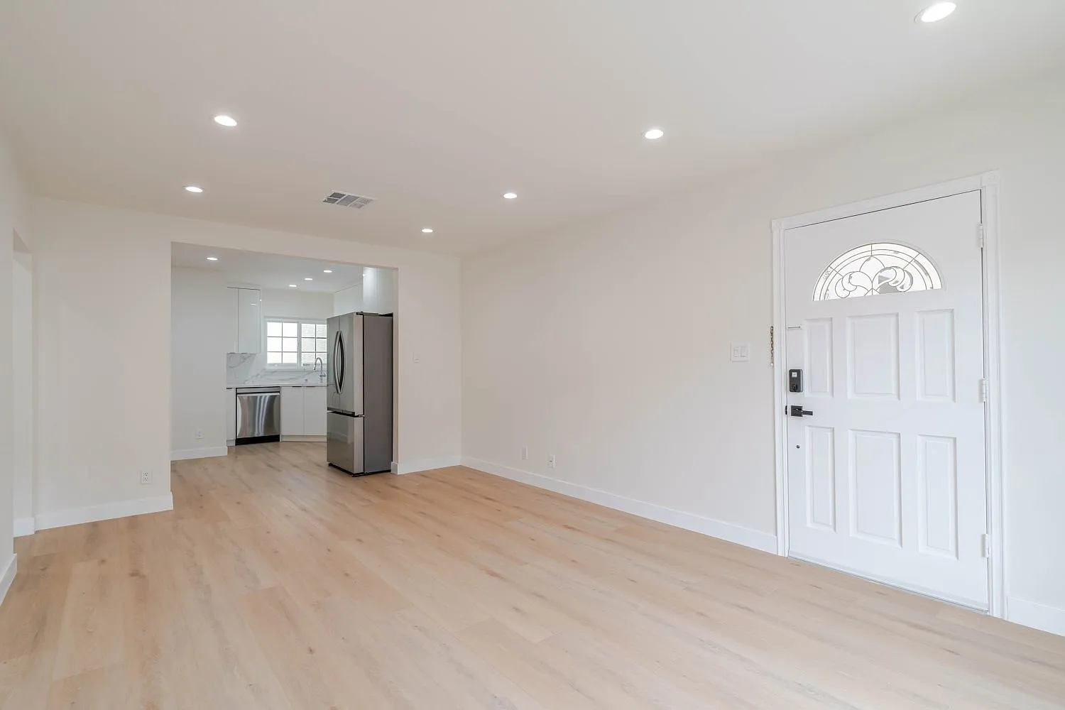2 bed, 700 sqft, $3,000 — Photo 4