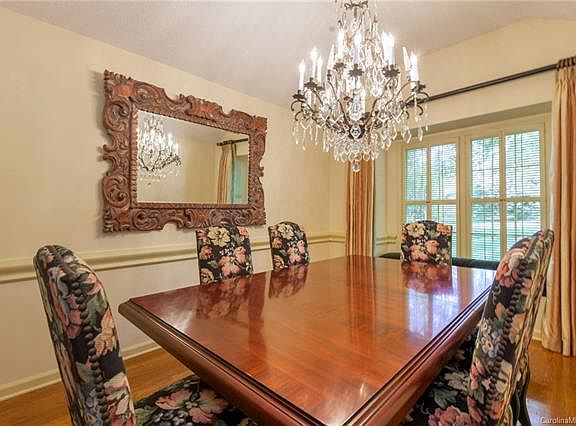 4th image of 902 2nd Avenue Dr NE