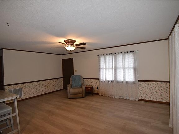 5th image of 426 S Shore Dr