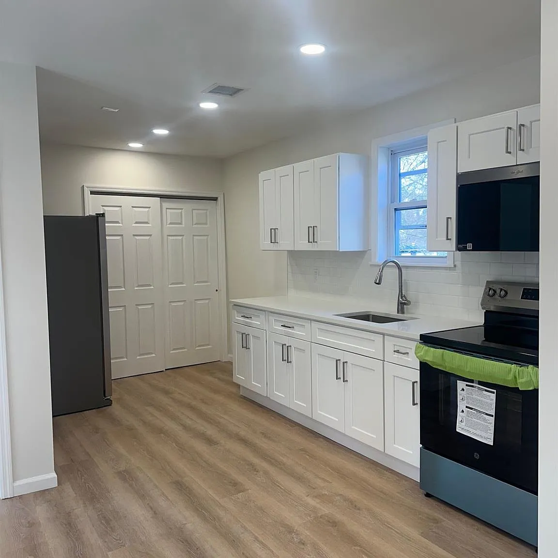 2 bed, 1000 sqft, $2,000 — Photo 2