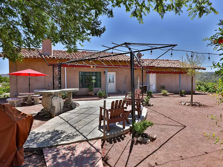25933 Potrero Valley Rd — Photo 41