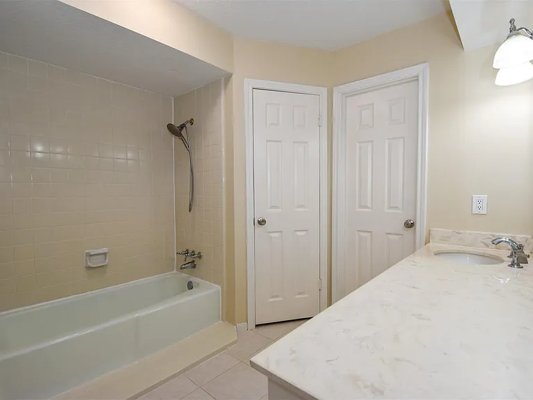 11914 Normont Dr — Photo 19