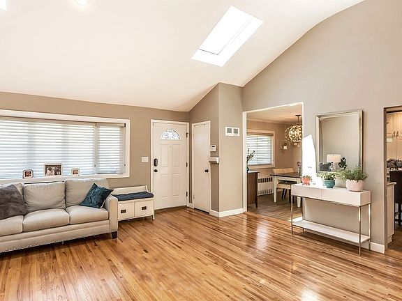 5th image of 6 Irene Ln