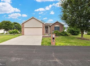 220 Kingsgate Ct, Gettysburg, PA 17325