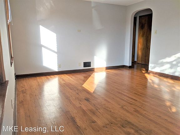5th image of 918 E Howard Lease Only Upper
