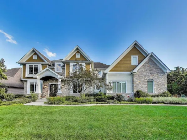 643 Oak Ln, South Elgin, IL 60177