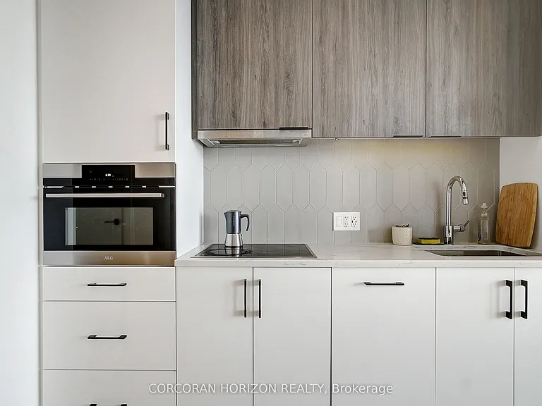 741 King St W #1710 — Photo 11