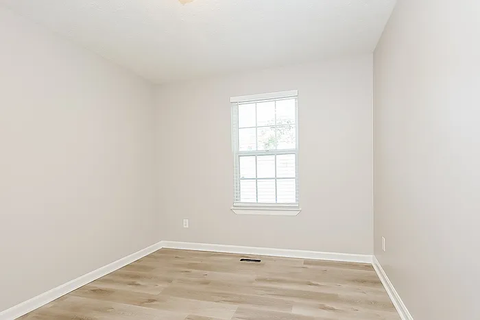 1031 Heydel Cir — Photo 13