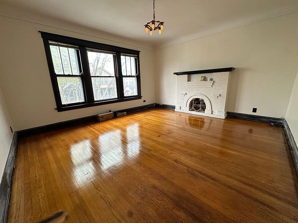 1st image of 1929 W Larchmont Ave #2