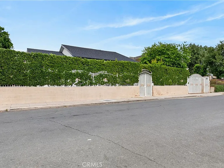 10510 Helendale Ave — Photo 4