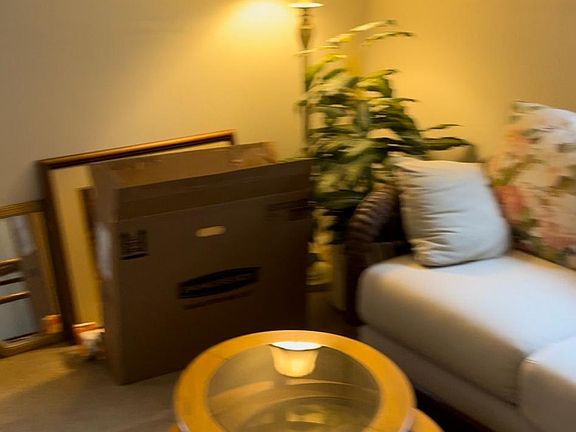 4th image of 21 Stepney Cir