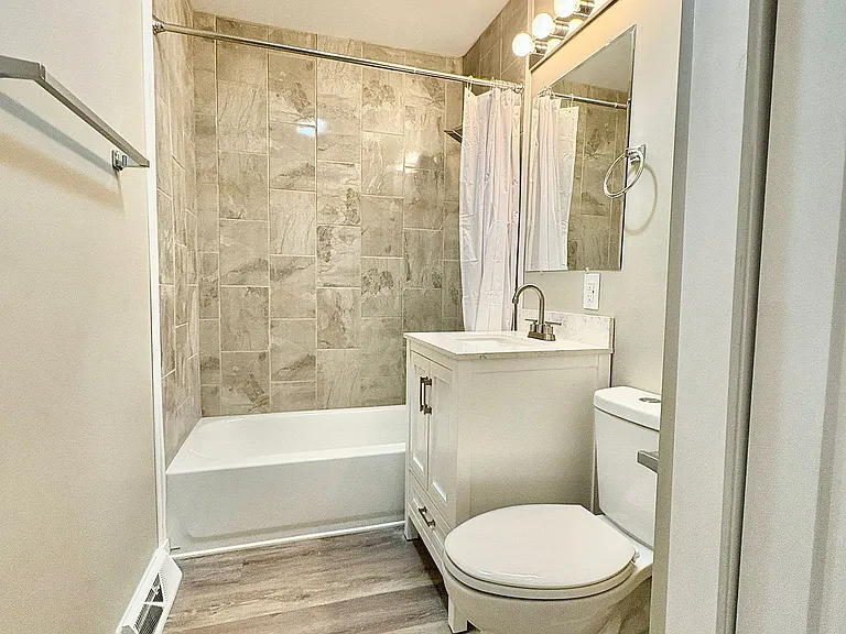 812 Jackson St — Photo 11
