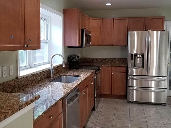 3rd image of 4222 Majestic Ln